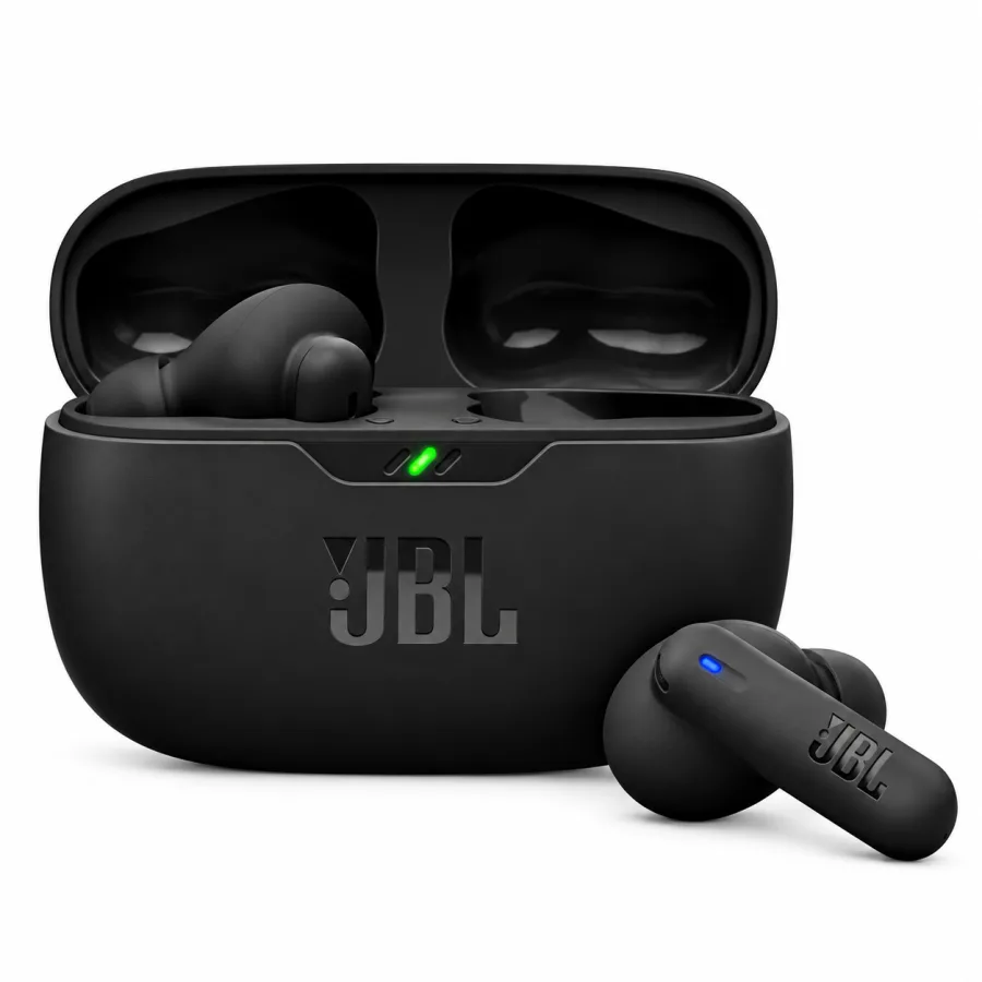 Fone JBL Wave Beam 2 preto com o estojo de recarga aberto e um fone ao lado